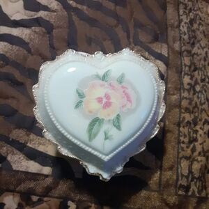 Heritage House Porcelin Music Box